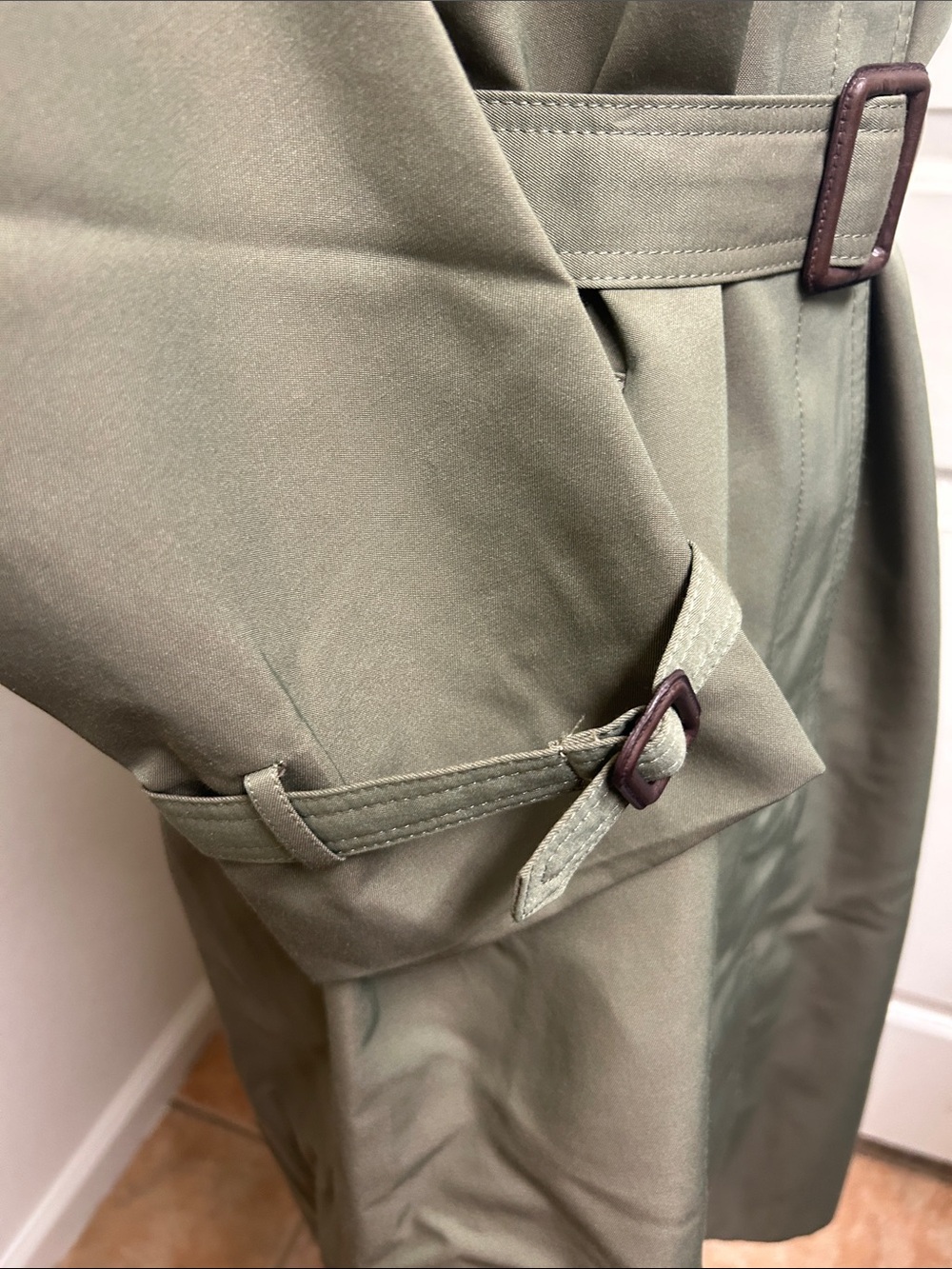 Blancheur Olive Green Trench Coat with Belt and pockets and detachable liner - Picture 5 of 11